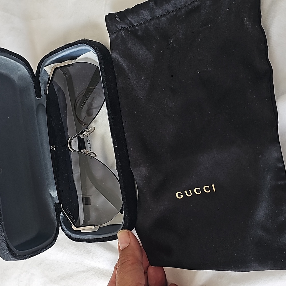 Nwot Woman's Gucci sunglasses 99mm unisex (used once) black gray #gucci #sun